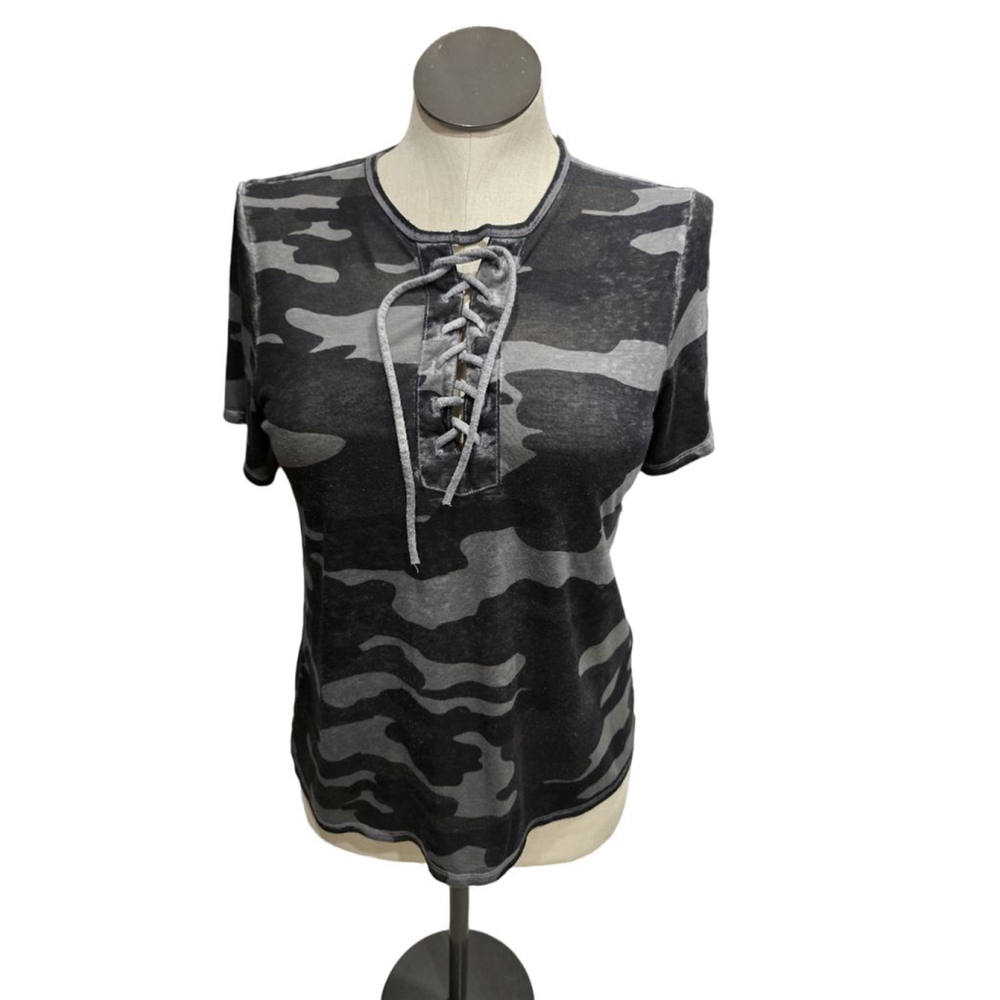 Women's Lucky Brand Camo Lace-Up Short Sleeve Tee M Black Gray